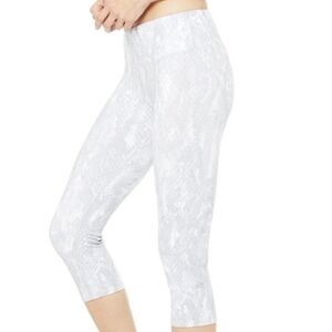 Alo Cropped Leggings - White and Gray Airbrushed Snakeskin Print - M